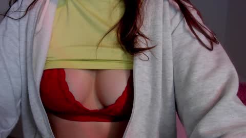 Snapshot of emma_rr chatting on December 11, 2024, 6:58 am Emma online show from December 11, 2024, 6:58 am