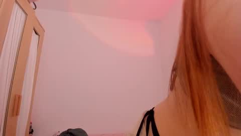 Snapshot of emma_rr chatting on February 26, 2025, 4:45 pm Emma online show from February 26, 2025, 4:45 pm