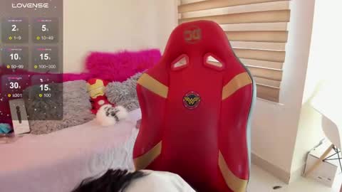 EMMA  online show from April 21, 2026, 9:06 pm