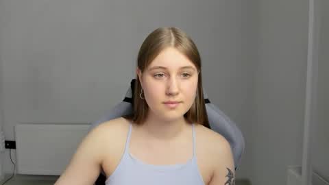 Snapshot of emma_sweettyy chatting on June 8, 2026, 12:16 pm Emma online show from June 8, 2026, 12:16 pm