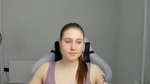 Snapshot of emma_sweettyy chatting on June 9, 2026, 12:06 pm Emma online show from June 9, 2026, 12:06 pm