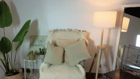 emmaa__9 online show from May 16, 2026, 12:04 pm