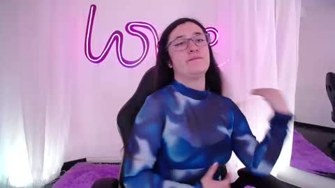 Snapshot of emmaclaire_ chatting on September 16, 2025, 9:16 pm Emma Claire online show from September 16, 2025, 9:16 pm