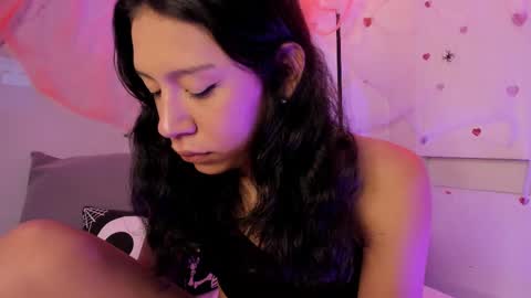 emmaclark_1 online show from October 7, 2025, 8:39 pm