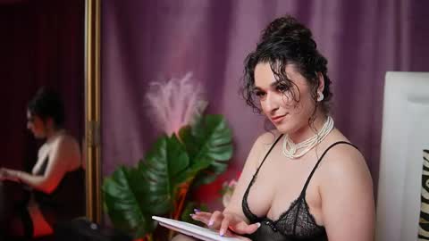  Emma  online show from May 9, 2026, 7:52 pm