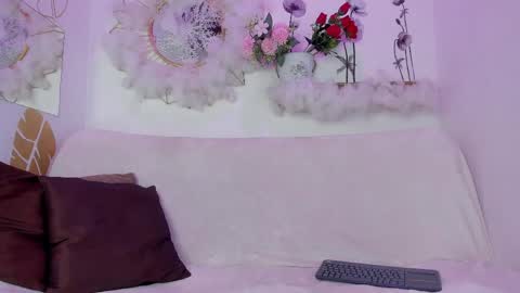 Emma Duque online show from April 24, 2026, 4:53 pm