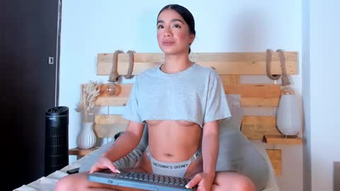 valentina online show from February 18, 2025, 5:09 am