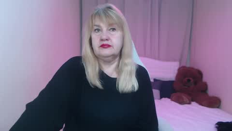 emmaellison924117 online show from April 21, 2026, 6:09 am
