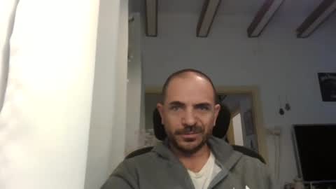 Snapshot of emmagold123 chatting on December 9, 2024, 5:18 am Ariel online show from December 9, 2024, 5:18 am