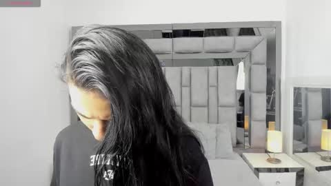 EMMA HILL online show from March 21, 2026, 11:15 am