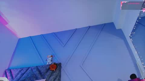  Emma  online show from October 22, 2025, 4:02 am