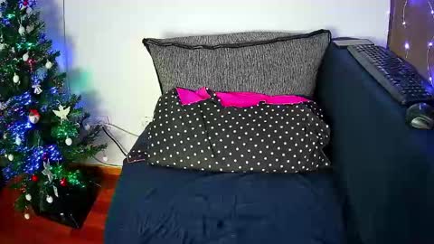 emmakros online show from December 20, 2024, 1:43 pm