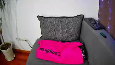 emmakros online show from March 1, 2025, 3:49 pm