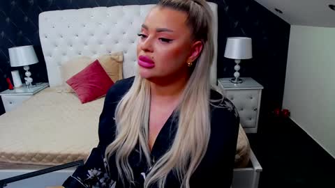 Snapshot of emmamavis chatting on January 21, 2025, 6:54 am Emma Mavis online show from January 21, 2025, 6:54 am