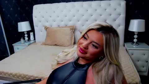 Snapshot of emmamavis chatting on February 9, 2025, 1:56 pm Emma Mavis online show from February 9, 2025, 1:56 pm