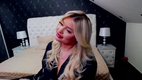 Snapshot of emmamavis chatting on February 24, 2025, 6:27 am Emma Mavis online show from February 24, 2025, 6:27 am