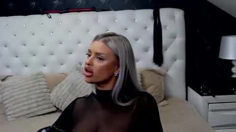 Snapshot of emmamavis chatting on January 18, 2026, 11:14 am Emma Mavis online show from January 18, 2026, 11:14 am