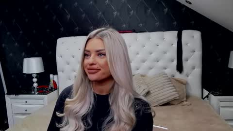 Snapshot of emmamavis chatting on February 2, 2026, 12:26 pm Emma Mavis online show from February 2, 2026, 12:26 pm