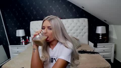 Snapshot of emmamavis chatting on February 8, 2026, 6:17 am Emma Mavis online show from February 8, 2026, 6:17 am