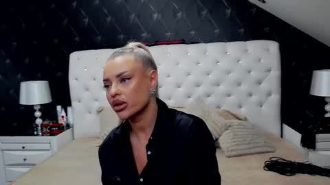 Snapshot of emmamavis chatting on February 10, 2026, 11:14 am Emma Mavis online show from February 10, 2026, 11:14 am