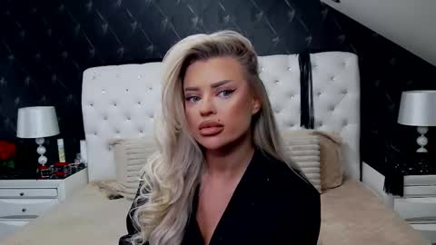 Snapshot of emmamavis chatting on February 12, 2026, 12:11 pm Emma Mavis online show from February 12, 2026, 12:11 pm