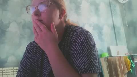 emmamelody online show from September 30, 2025, 9:47 am