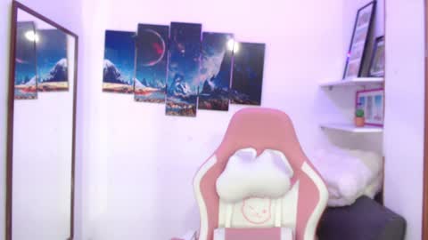 Snapshot of emmamyers_ chatting on January 14, 2025, 12:54 am Emma  online show from January 14, 2025, 12:54 am