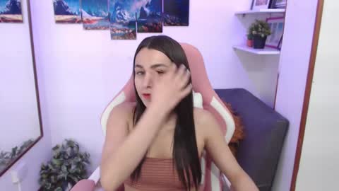 Snapshot of emmamyers_ chatting on March 7, 2025, 11:27 pm Emma  online show from March 7, 2025, 11:27 pm