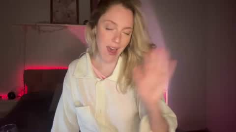 emmaonlyx1 online show from June 14, 2026, 3:08 am