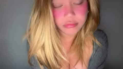 YourDreamGirl Emma  online show from February 12, 2026, 9:21 pm