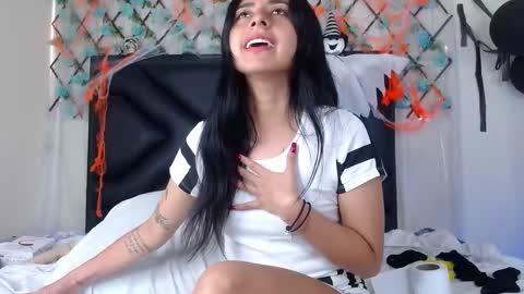  Emma  online show from November 3, 2025, 1:34 pm