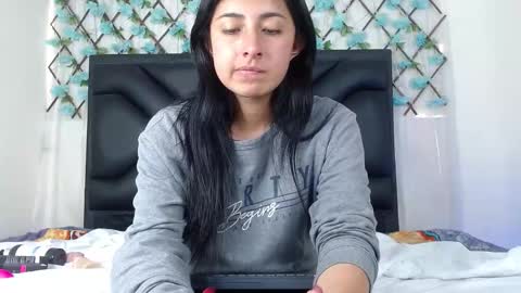  Emma  online show from November 9, 2025, 6:17 pm