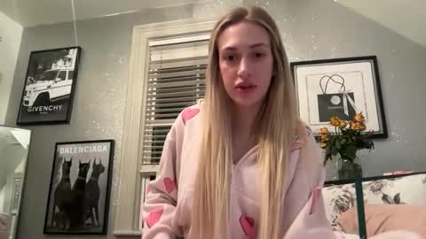 emmbella online show from March 22, 2026, 1:20 am