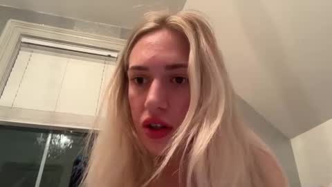 emmbella online show from April 24, 2026, 3:42 am