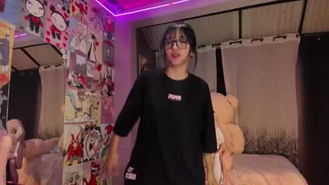 emmi_lyy online show from September 18, 2025, 4:47 am