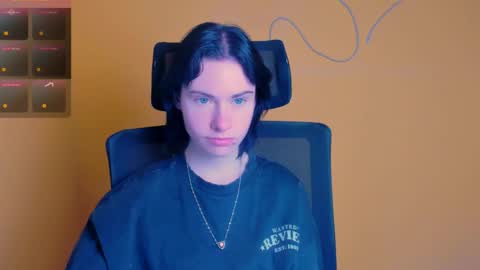 Snapshot of emmi_rossum chatting on April 27, 2026, 5:16 am Emmi online show from April 27, 2026, 5:16 am
