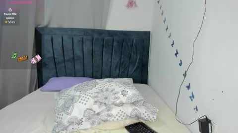 Snapshot of emmie_bunny chatting on November 24, 2025, 11:15 pm Emmie online show from November 24, 2025, 11:15 pm