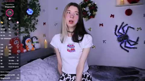 emmie_everly online show from December 20, 2025, 1:18 pm