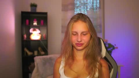 Emmie online show from October 9, 2025, 1:09 pm