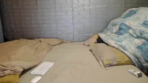 Emmily000 online show from November 10, 2025, 8:41 pm