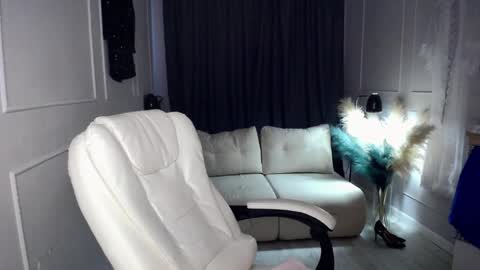 emmmam online show from April 1, 2026, 1:41 pm