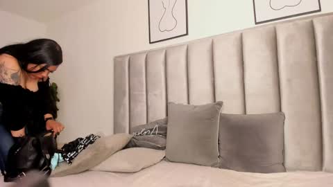 Emily  Laila  online show from December 14, 2024, 1:06 am