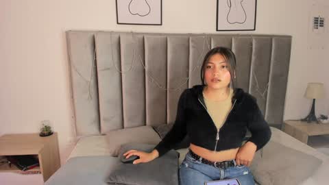 Emily  Laila  online show from January 11, 2025, 12:07 pm