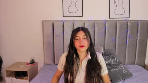 Emily  Laila  online show from January 13, 2025, 12:13 pm