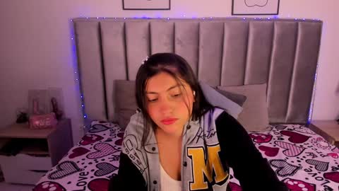 Emily  Laila  online show from February 3, 2025, 12:03 pm