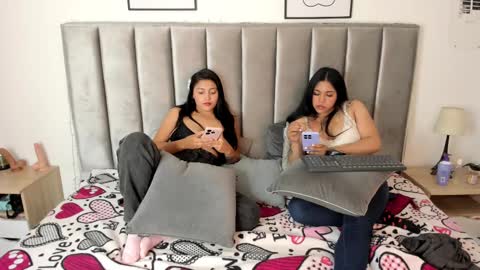Emily  Laila  online show from March 6, 2025, 6:48 pm