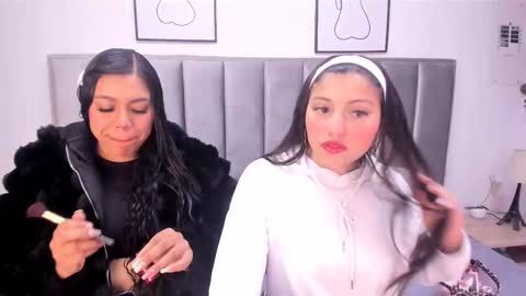 Emily  Laila  online show from October 2, 2025, 12:01 pm