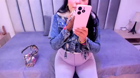 Emily  Laila  online show from October 14, 2025, 12:17 pm