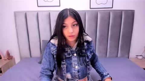 Emily  Laila  online show from October 17, 2025, 11:57 am