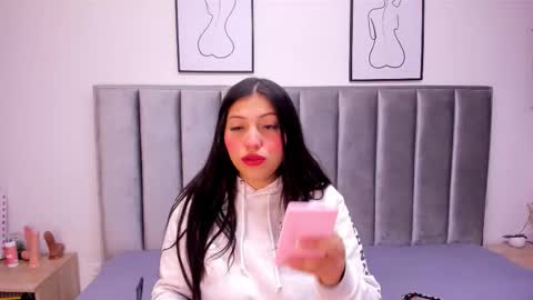 Emily  Laila  online show from October 22, 2025, 11:54 am